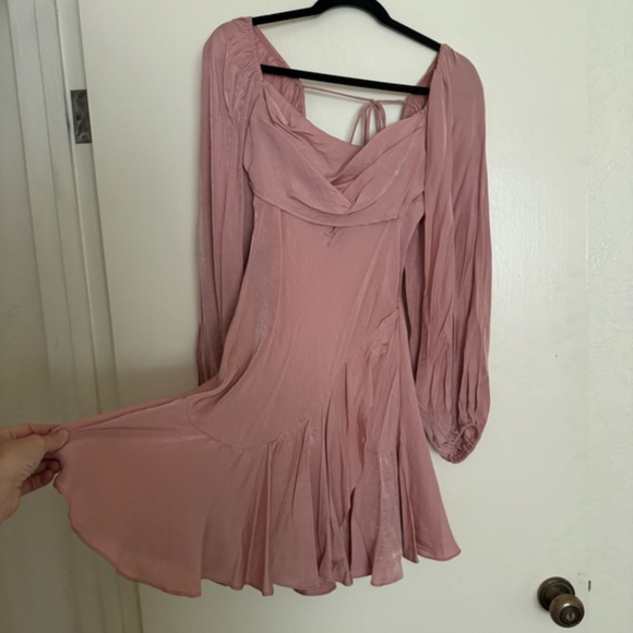 Selfie Leslie Beaujolais Long Sleeve Cowl Neckline Ruffle Satin Mini Dress Blush - Picture 6 of 7